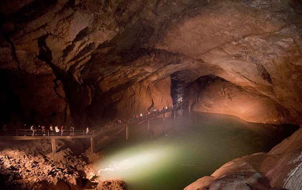 Экскурсия в новоафонские пещеры