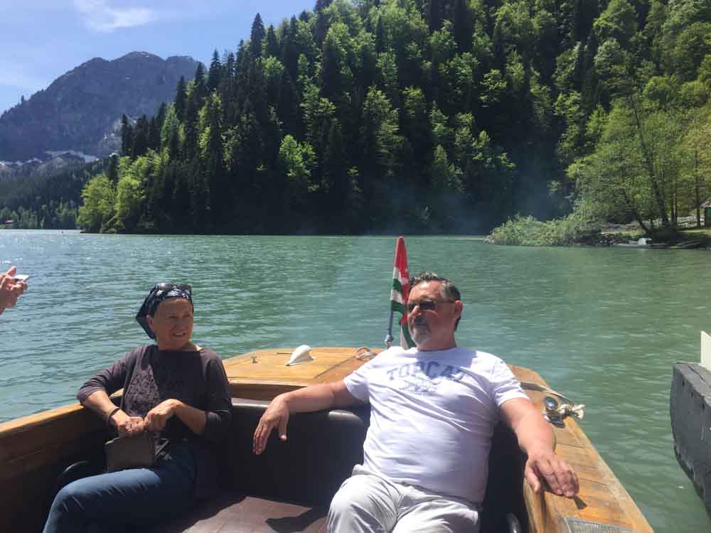 Сталинский катер экскурсия на озеро Рица с Овсепом